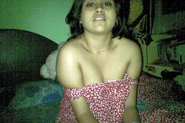 Sweet Indian Teen Leaked Nude Photos With Small Tits