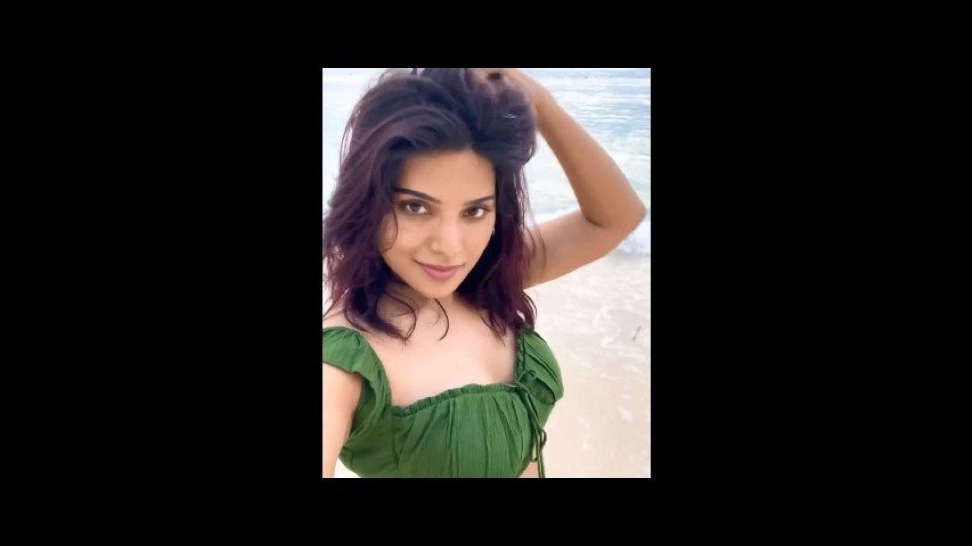⁣Actress Aathmika hot beach selfie milky boobs video