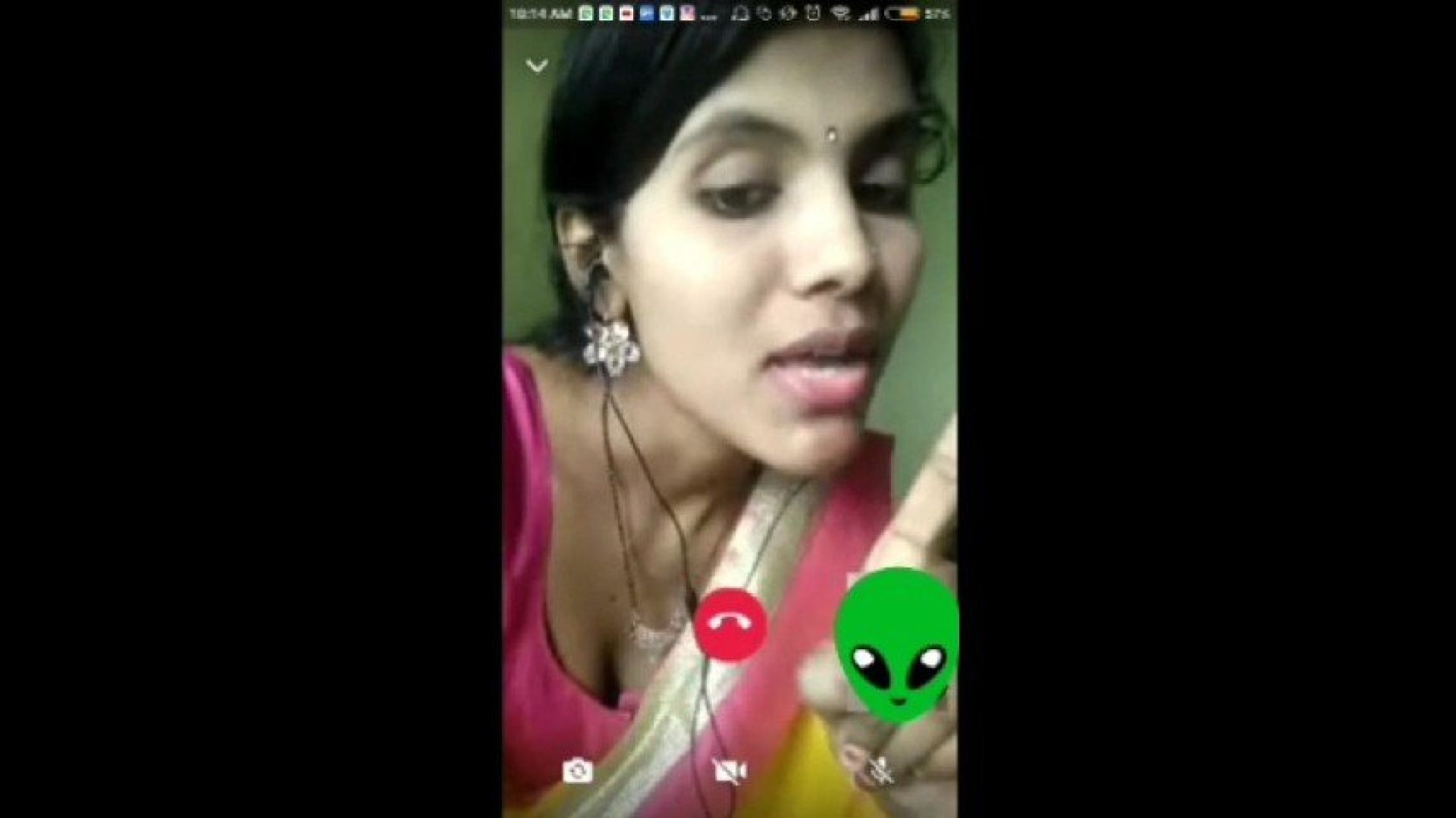 ⁣Beautiful Girl In Saree Showing On Video Call And Pussy Fingering Video For BF